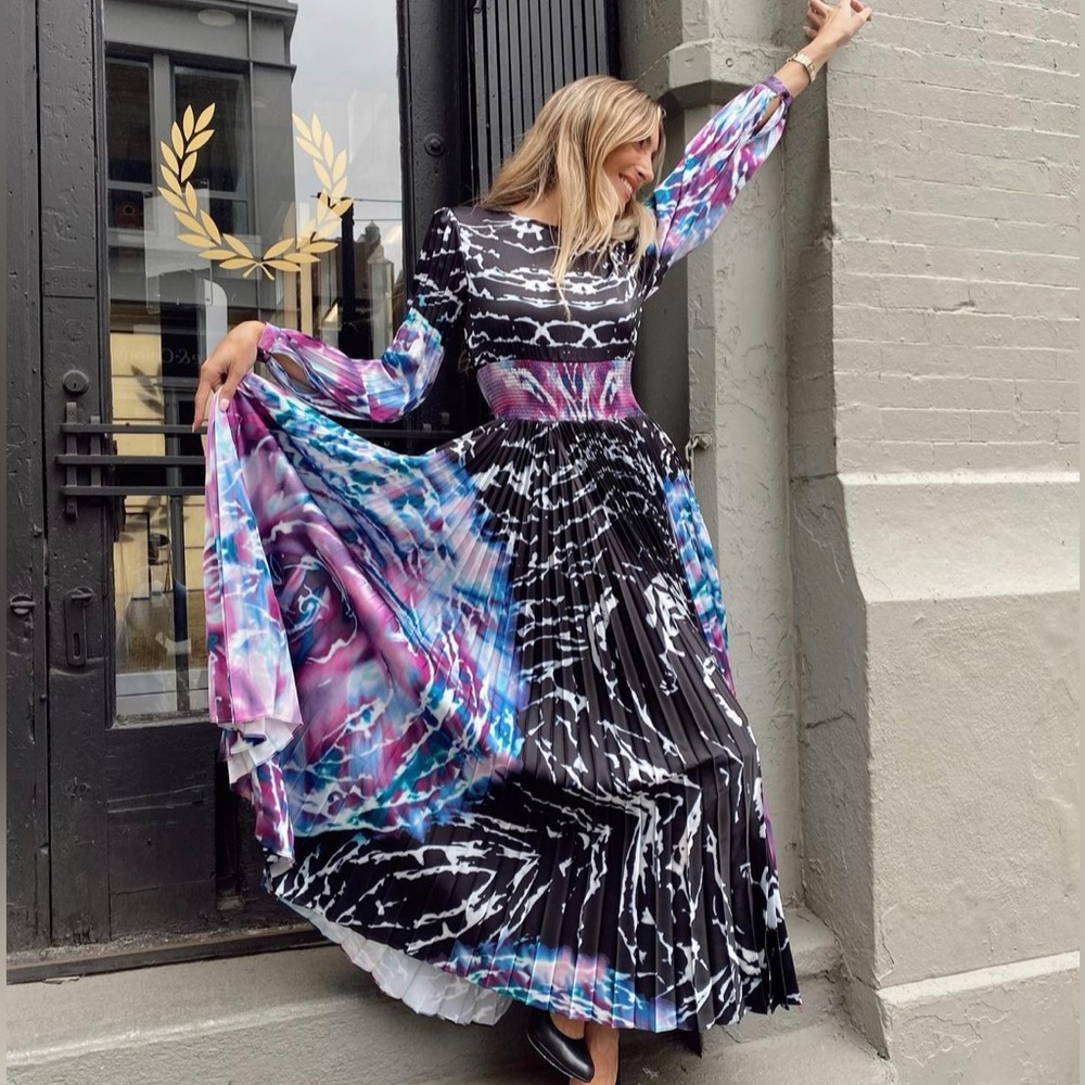 Multicolored pleaded gorgeous dress 😍